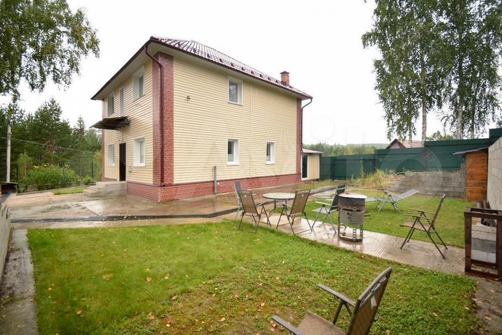 Коттедж 210 м² на участке 12 сот.