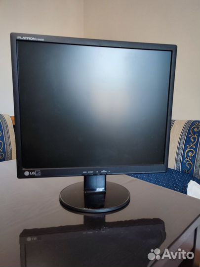 Монитор LG Flatron L1942SE-BF