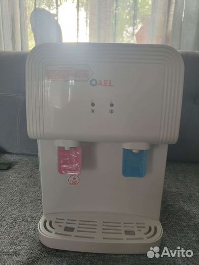 Кулер настольный (горячая и холодная)