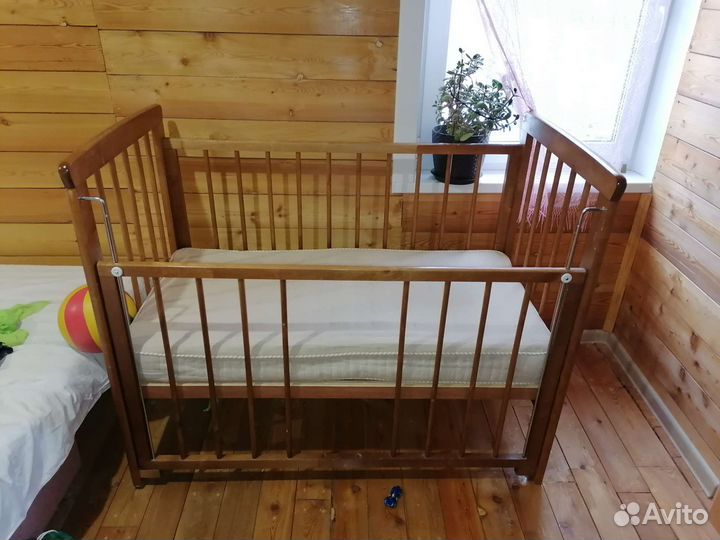 Детская кроватка