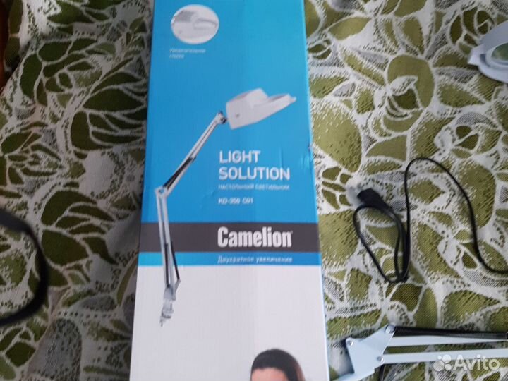 Лампа настольная с лупой