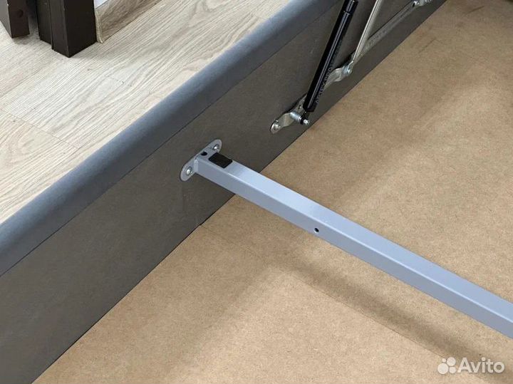 Кровать двухспальная с подьемным механизмом