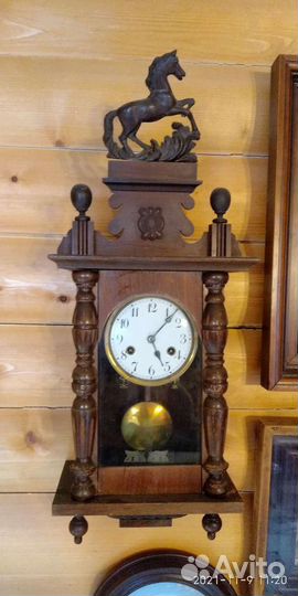 Старинные настенные антикварные часы с боем