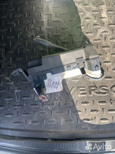 Блок предохранителей Toyota Avensis 03-08