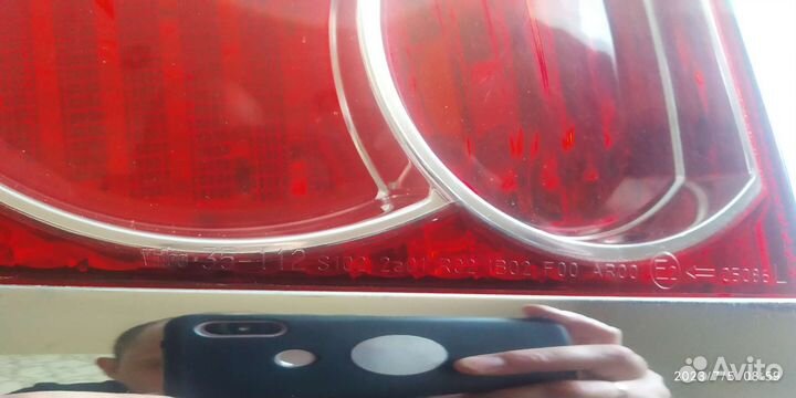 Фонарь задний левый Тойота avensis