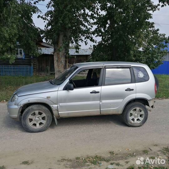 Chevrolet Niva по частям