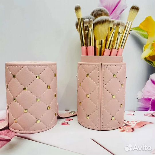 Набор кистей для макияжа в тубусе