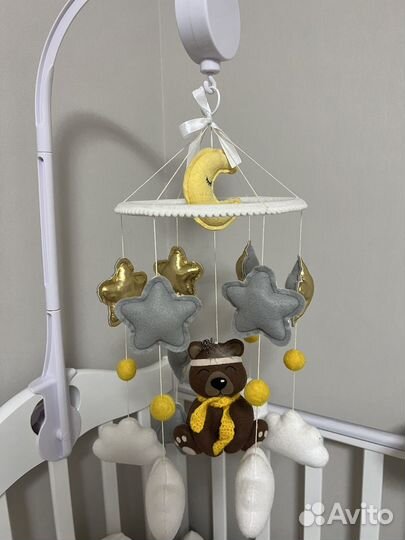 Мобиль на кроватку из фетра с музыкальным блоком