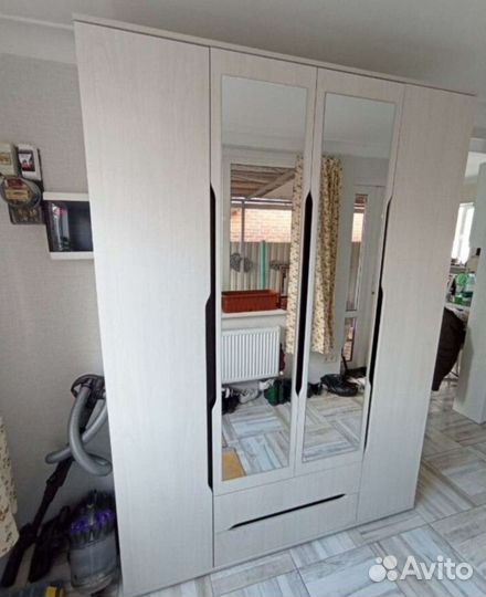 Шкаф 4х створчатый с ящиками 