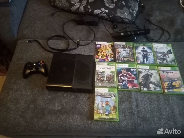 Xbox 360 E, с кинектом, один джойстик