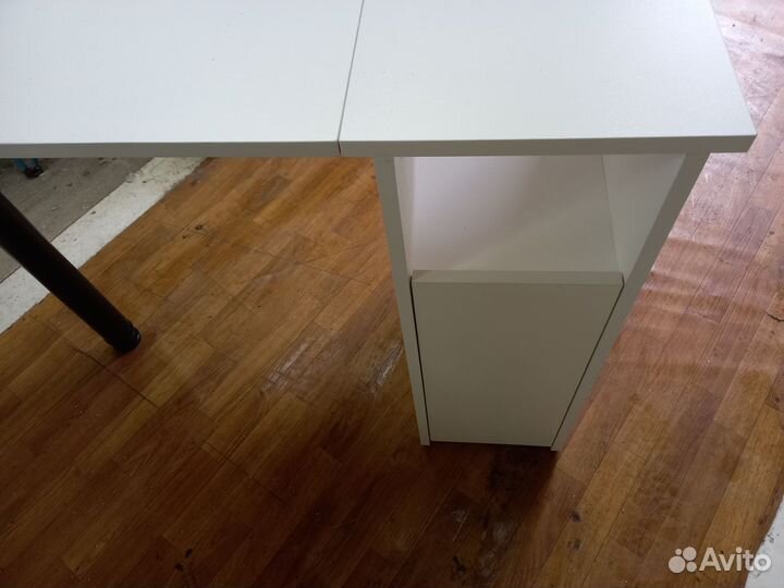 Маникюрный стол складной новый