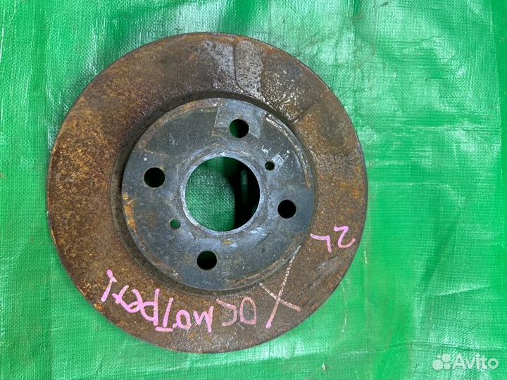 Тормозной диск передний левый Toyota Vitz NHP130