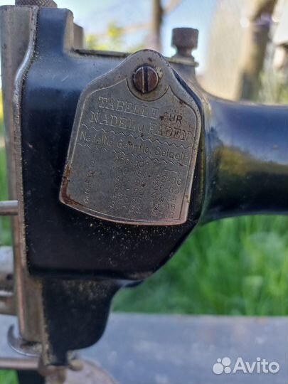 Антикварная швейная машина