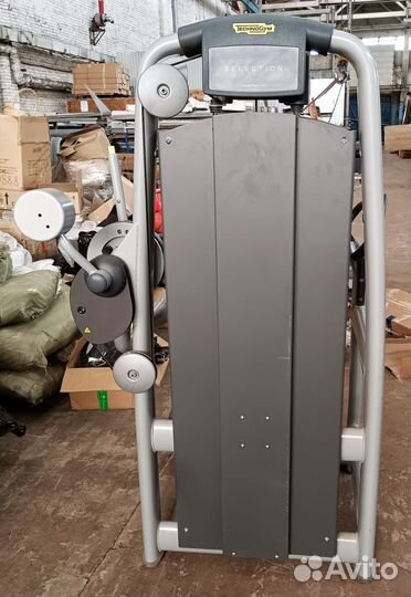 Тренажер для ягодичных мышц Technogym Glute