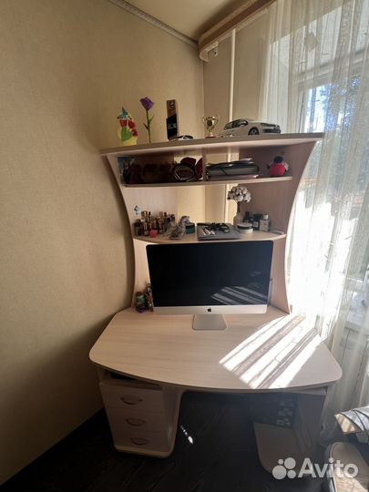 Компьютерный стол угловой