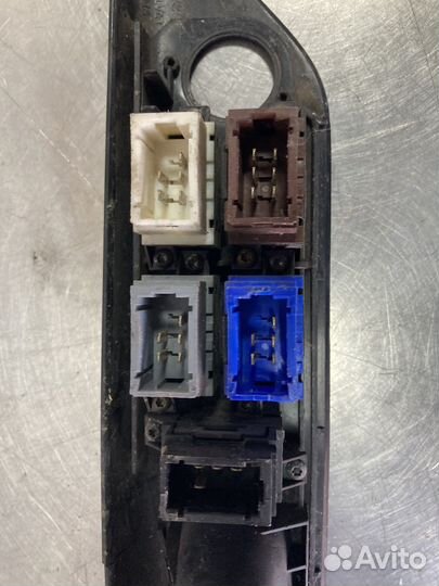 Кнопки стеклоподъёмника Рено laguna 1