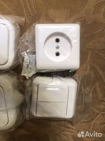 Розетки, выключатели двух и одно клавишные