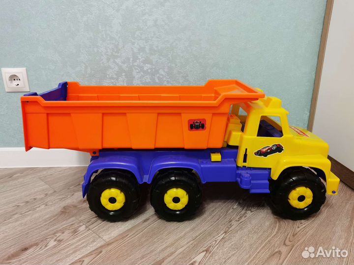 Грузовик огромный (большой) полесье