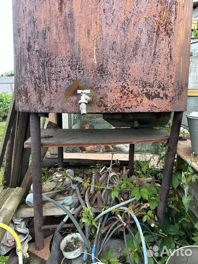 Металлическая емкость