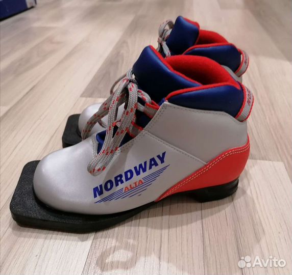 Лыжные ботинки