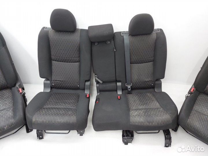 Сиденья комплект Nissan X-Trail T32 MR20DD 2019