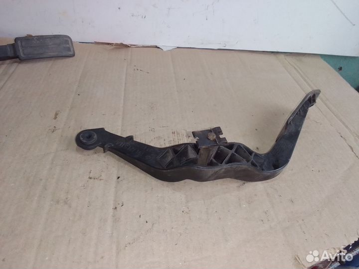 Педаль газа Volkswagen Passat B 3
