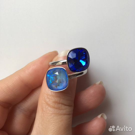 Кольцо с синими и голубыми камнями Swarovski