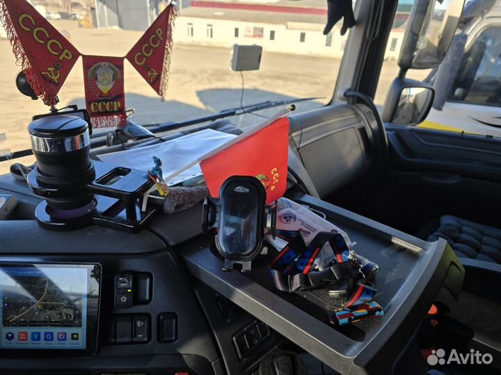 DAF XF106 с полуприцепом, 2017