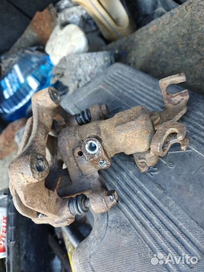 Правый задний суппорт Мазда 6 gg