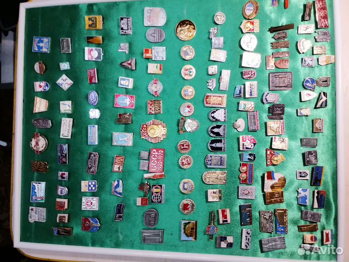 Коллекции значков четыре штуки