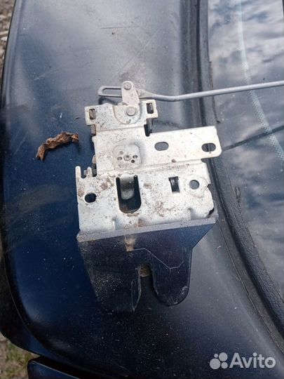 Замок багажника Mitsubishi Lancer 9