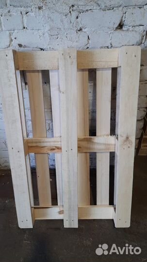 Новые деревянные поддоны
