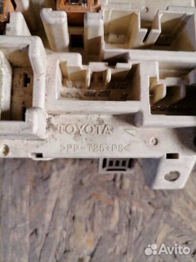 Блок предохранителей Toyota Corolla
