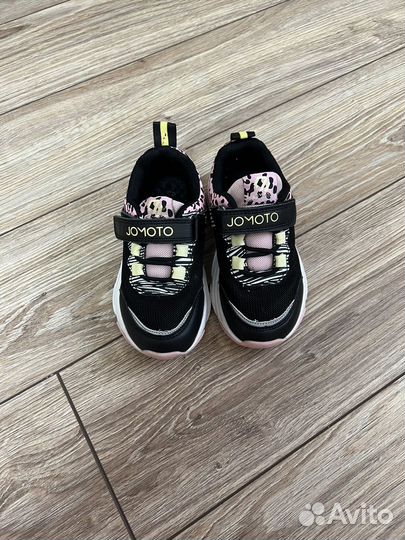 Кроссовки для девочки 28 размер