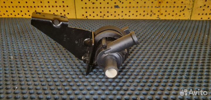 Насос (помпа) Vw Transporter T5