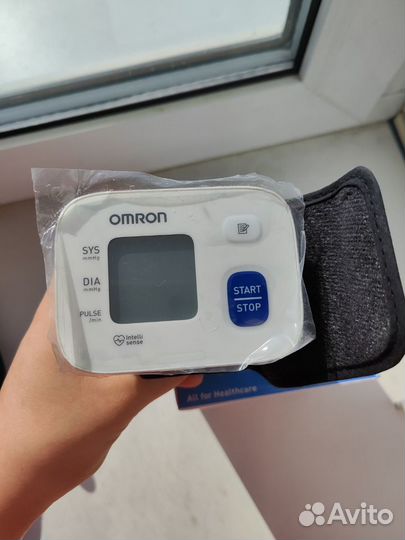 Тонометр на запястье omron