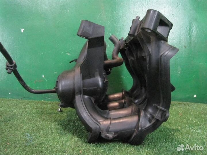 Коллектор впускной Ford Fiesta (CB1) 2011