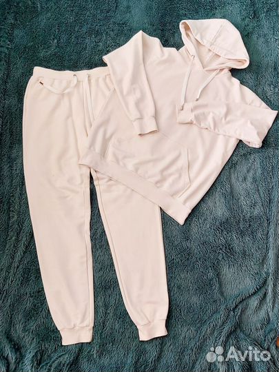 Спортивный костюм женский