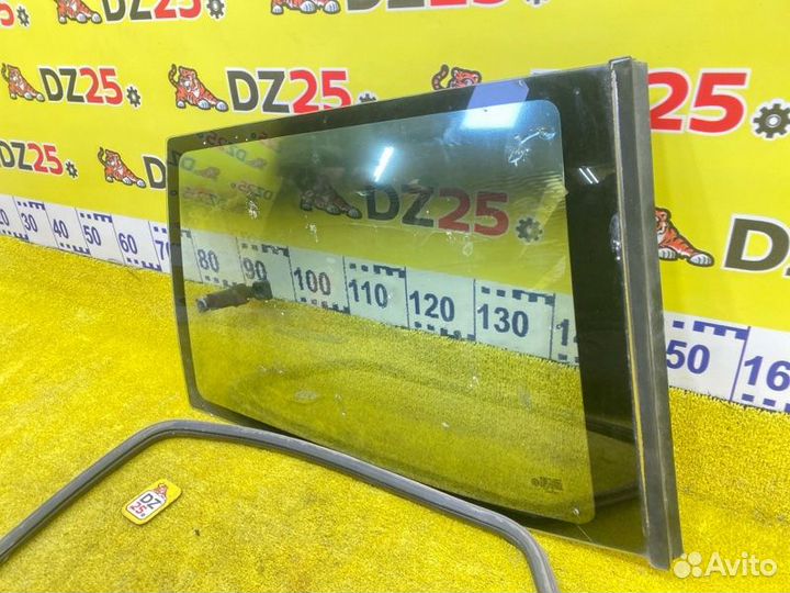 Стекло собачника заднее правое Nissan Mistral KR20 144425