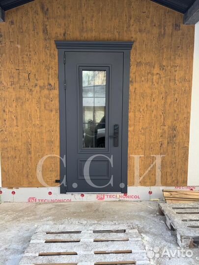 Дверь с терморазрывом и стеклопакетом