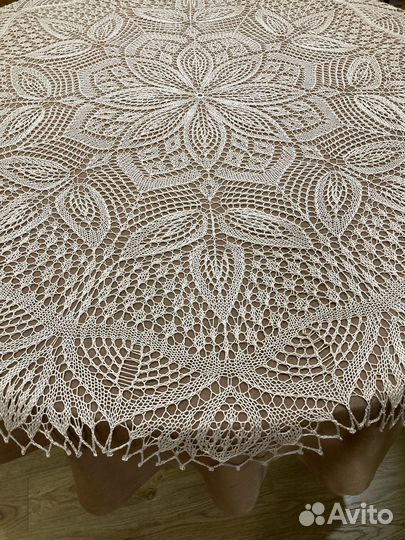 Скатерть вязаная, круглая, кружевная
