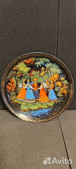 Фарфоровая тарелка Хоровод