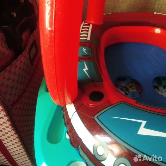 Надувные аксессуары для купания детей