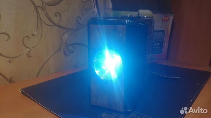 Радиоприемник с фонариком и читает флешки