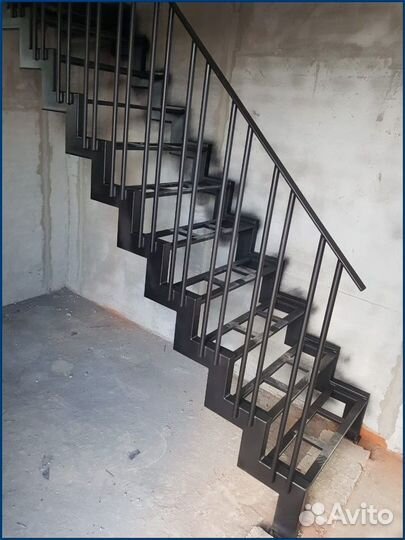 Металлический каркас лестницы для лестницы