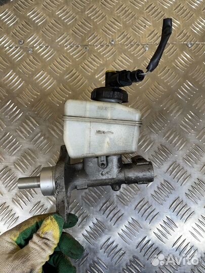 Цилиндр тормозов главный Renault Sandero 2009 2014