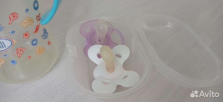 Бутылочка поильник и соски пустышки avent chicco