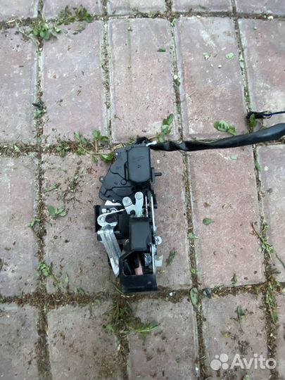 Передний правый замок kia spectra