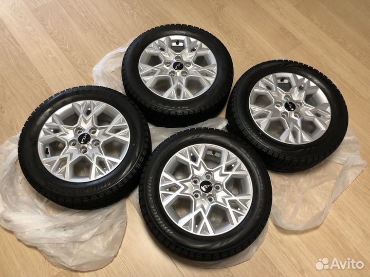 Колеса в сборе зимние r16 оригинал Kia 52910J7AA0