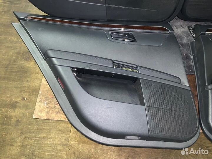 Комплект обшивок дверей на Mercedes Benz W221